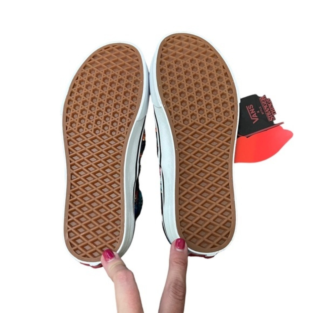 NWT Stranger Things Vans‎ Customs Sz 6.5 Men’s/ 8 Women’s - Picture 2 of 9